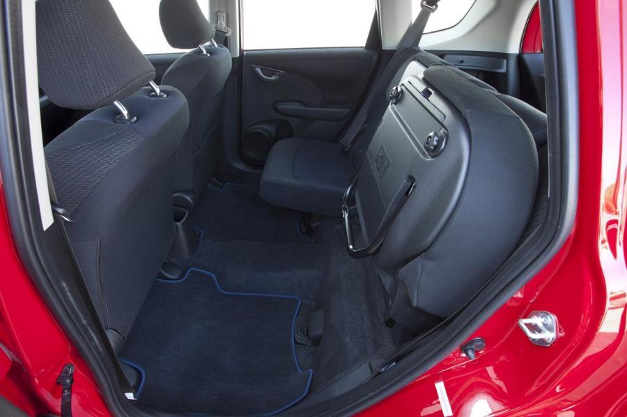  Honda Fit Sport 2012 года  (фото 23 из 42)